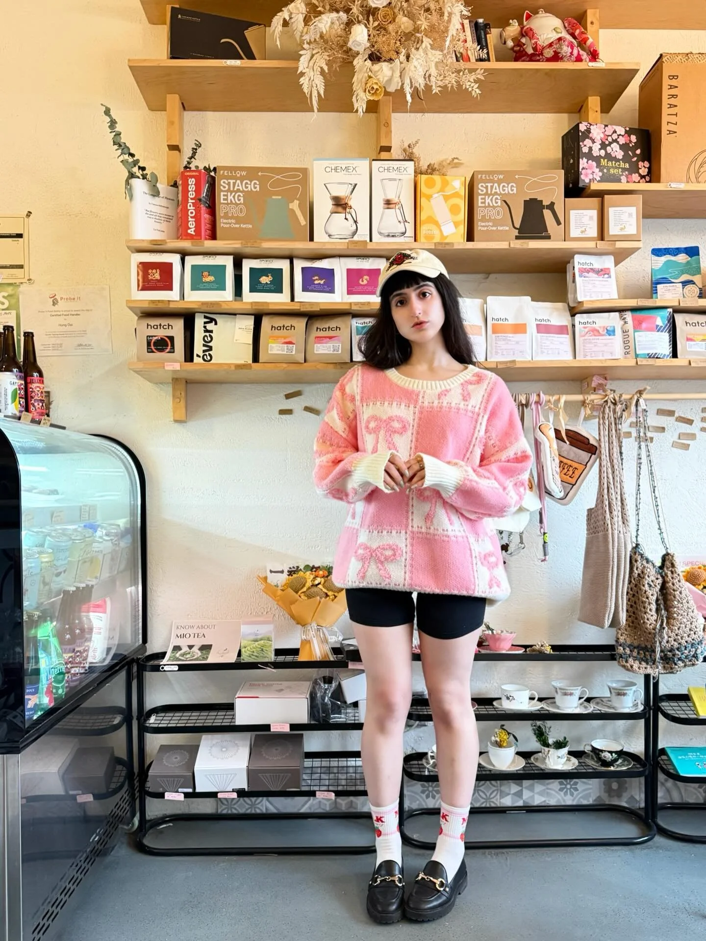 POV: we&rsquo;re on a coffee date, but I take your treats.
&bull;
&bull;
&bull;
&bull;
#ootd #springfashion #y2k #90sfashion #fashion