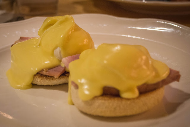 Poached eggs on bacon and toast