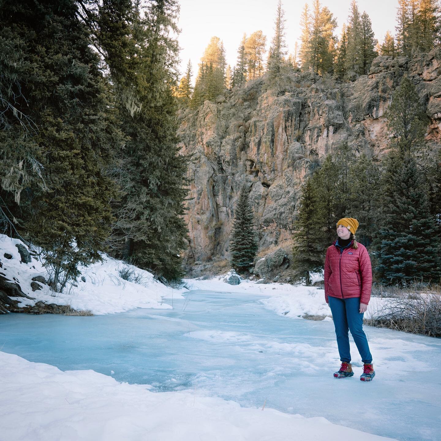 A chilly solo hike close to home! ❄️ 

I don't often hike alone unless it's one I'm very familiar with (I've probably done this one 10+ times). I'm a very clumsy person and I know it's not safe to solo hike in unfamiliar places. While on this hike, I