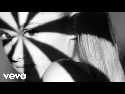 Ariana Grande - Problem  ft. Iggy Azalea