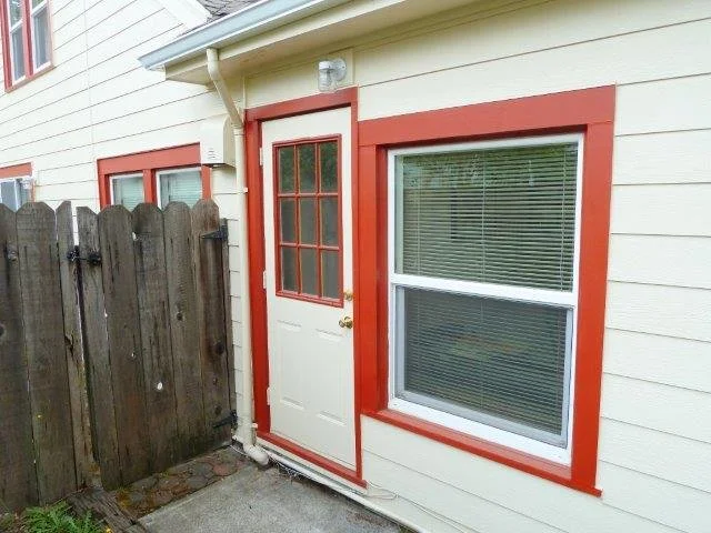 1377 Upper entrance 2.jpg