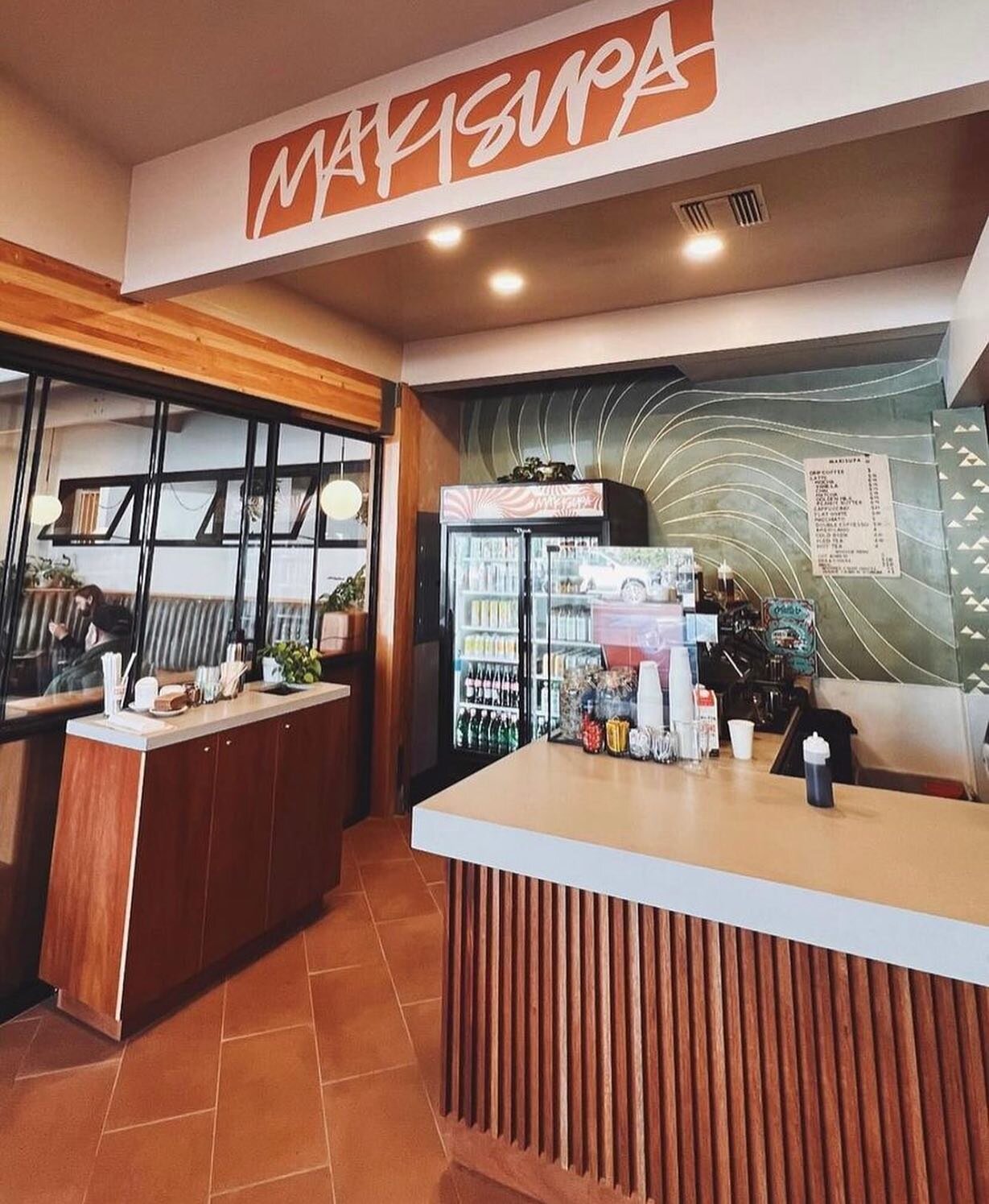 ☕️ 🥐 Dine to Donate ☕️ 🥮 
Please come support our next Dine and Donate on Monday March 25th at Makisupa Coffee Bar. Makisupa is owned by El Rio parents, Howie Goldklang and Carla Flynn, it just opened in Silverlake and is already creating a buzz fo