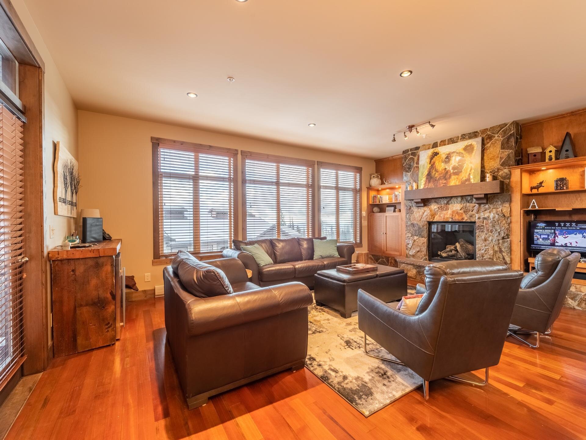 5095-snowbird-way-southpoint-attached-townhouse-condo-big-white-near-kelowna-bc-canada-living-room.jpg