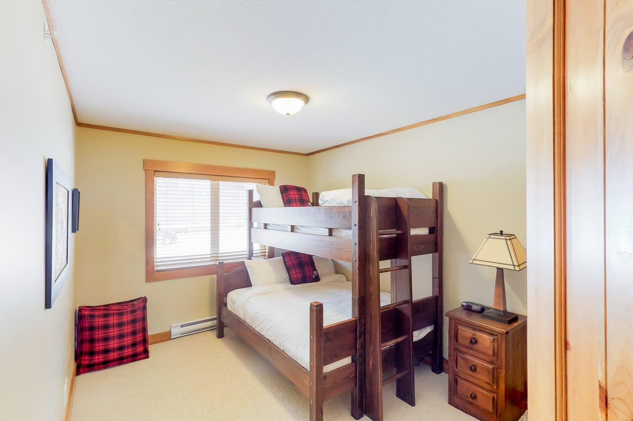 towering-pines-townhouse-big-white-near-kelowna-bc-canda-bedroom-with-bunk-beds.jpg