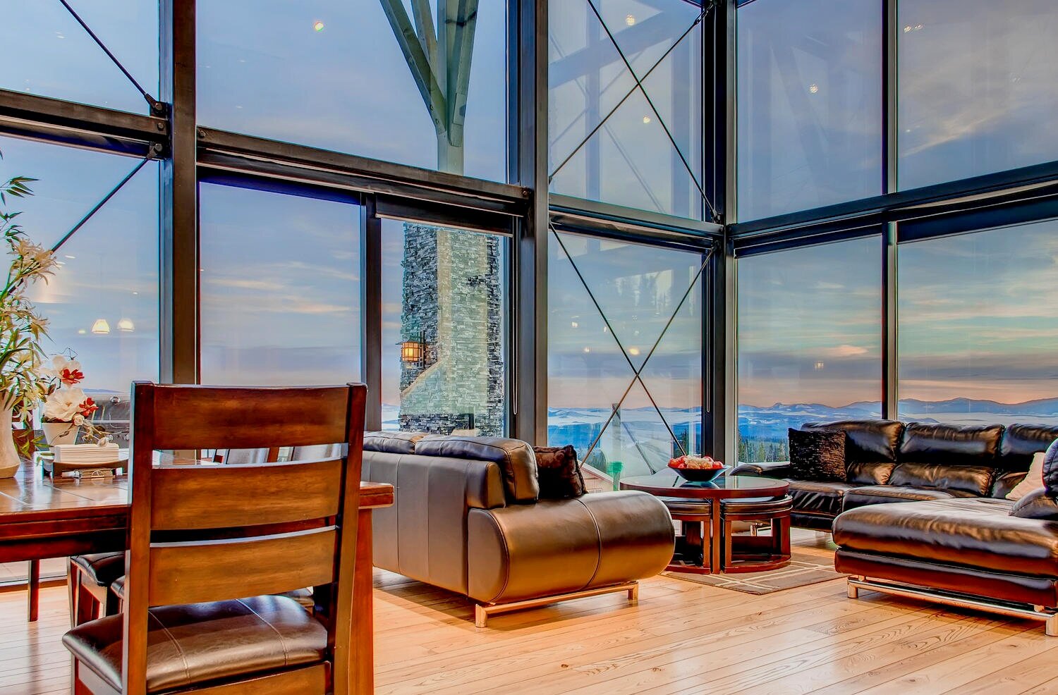 the-edge-luxury-townhouse-chalet-big-white-ski-resort-kelowna-bc-canada-living-room-with-view.jpg