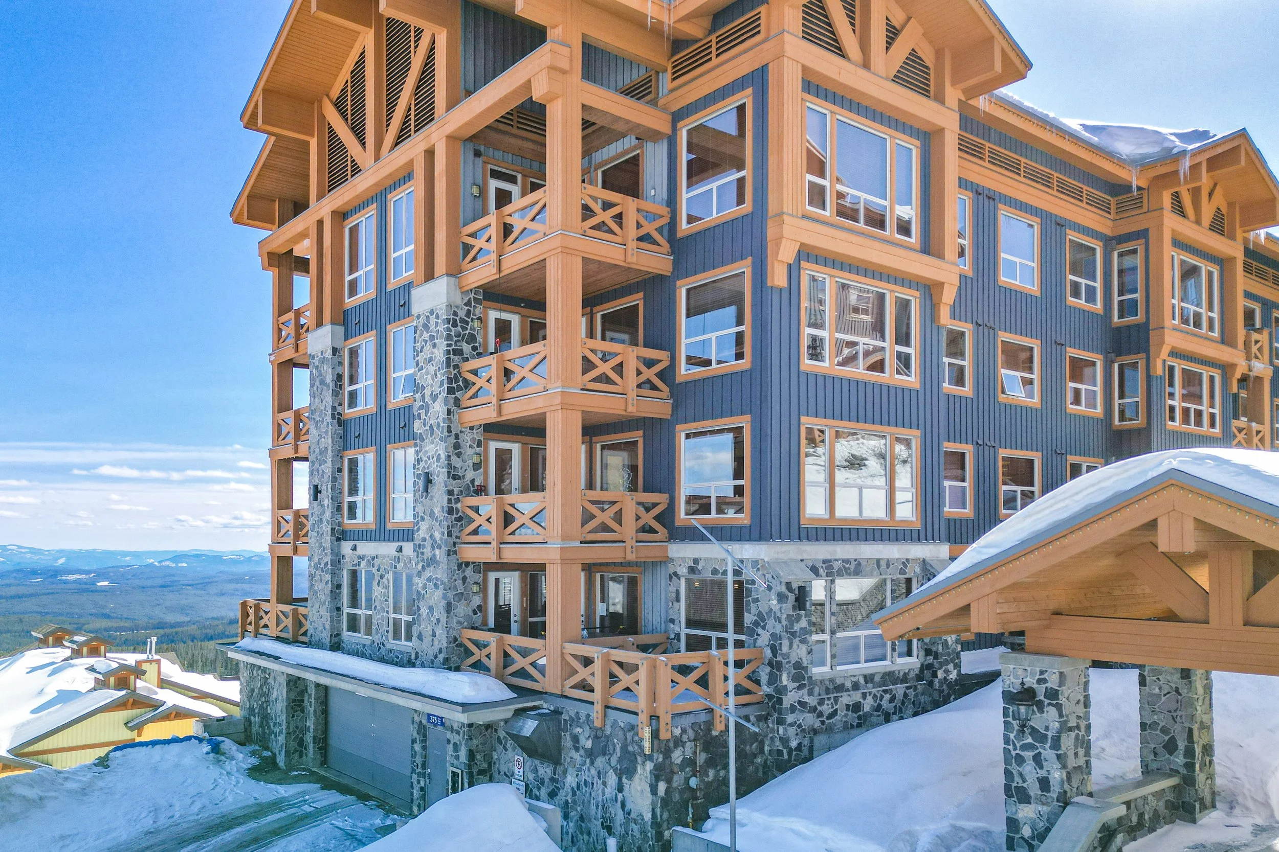 img-101c-375-raven-ridge-road-big-white-stonegate-resort-for-sale-2.jpg