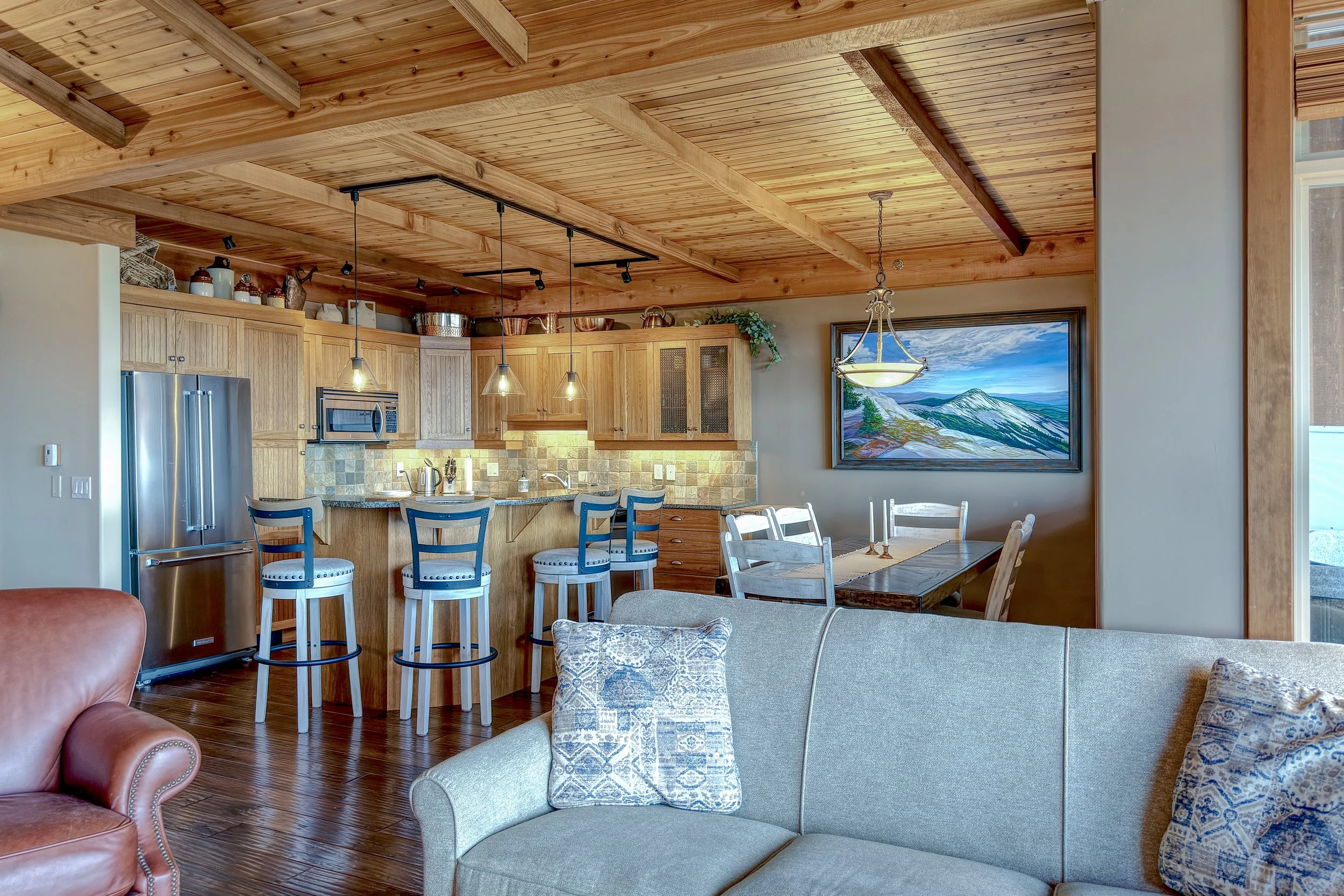 img-409-250-feathertop-way-copper-kettle-lodge-condo-big-white-for-sale-07.jpg