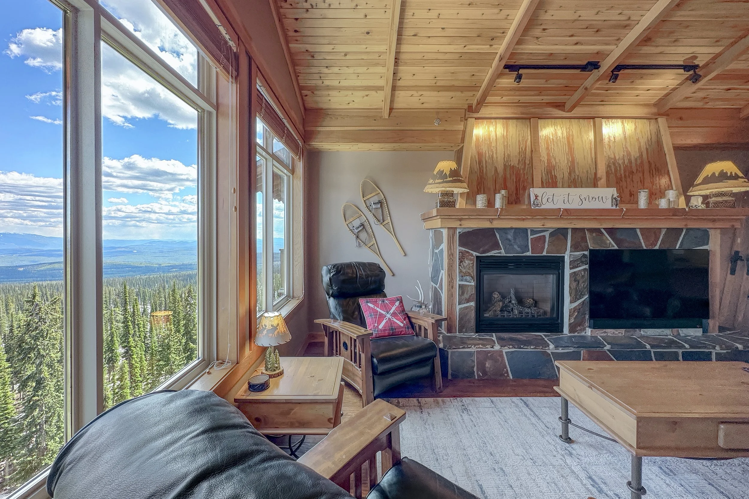 img-409-250-feathertop-way-copper-kettle-lodge-condo-big-white-for-sale-03.jpg