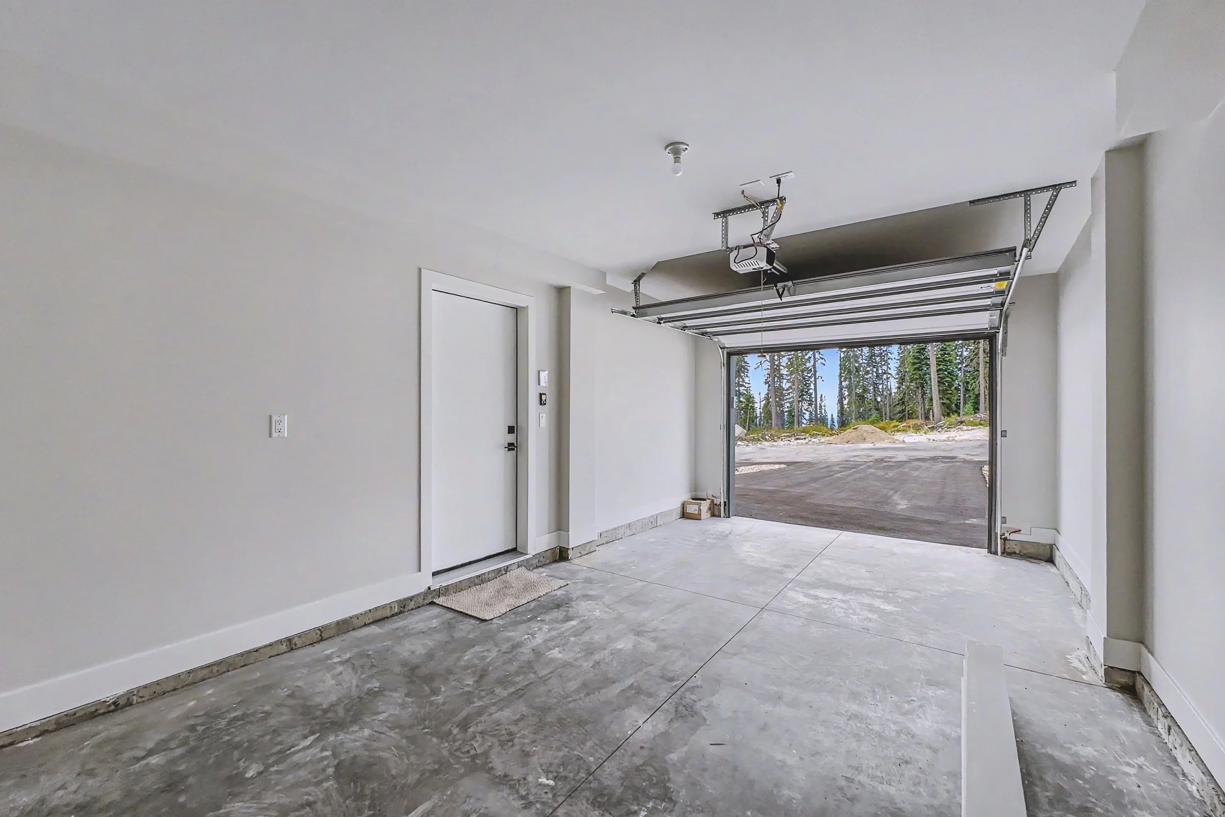 img-85-creekside-trail-duplex-with-suite-big-white-for-sale-44.jpg