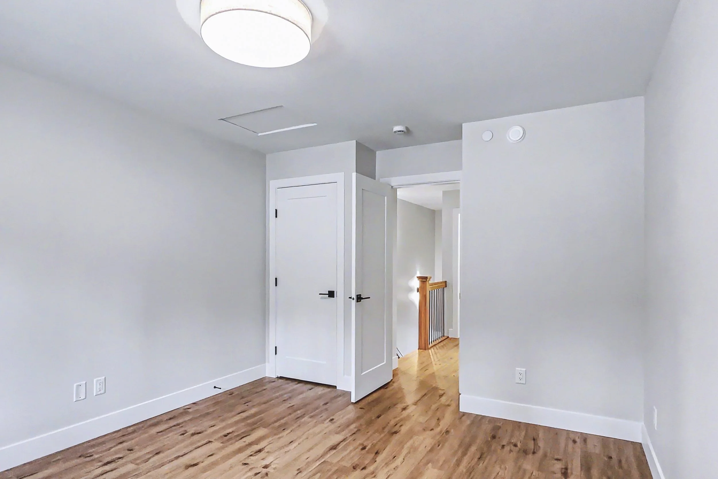 img-85-creekside-trail-duplex-with-suite-big-white-for-sale-35.jpg