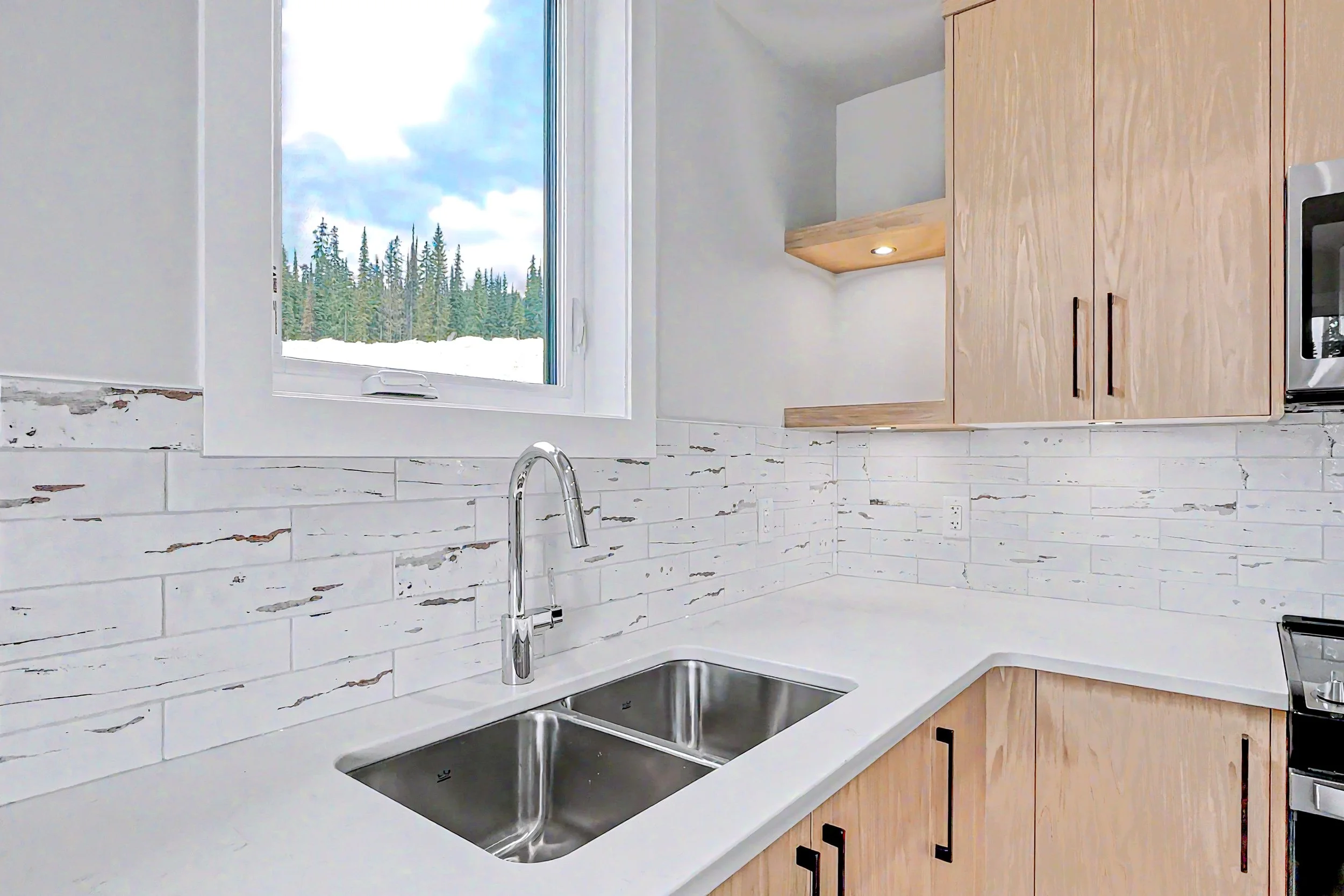 img-85-creekside-trail-duplex-with-suite-big-white-for-sale-17.jpg