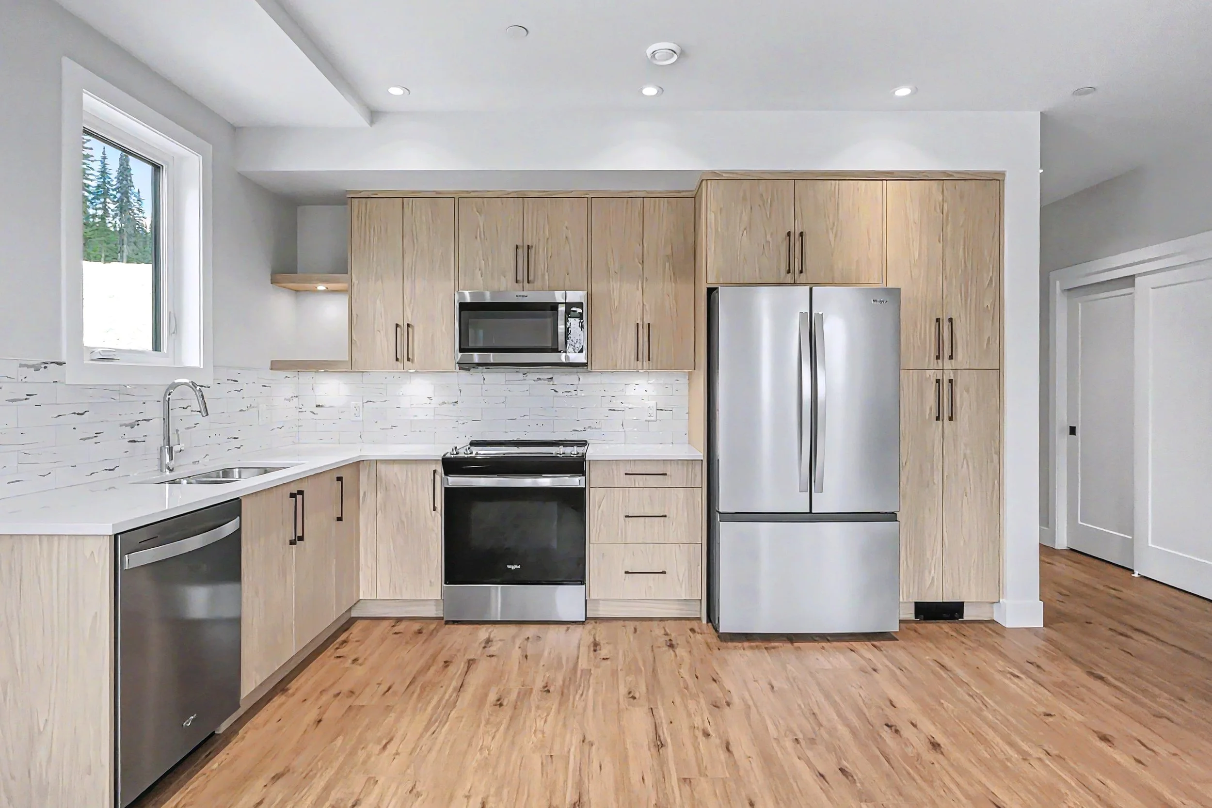 img-85-creekside-trail-duplex-with-suite-big-white-for-sale-15.jpg