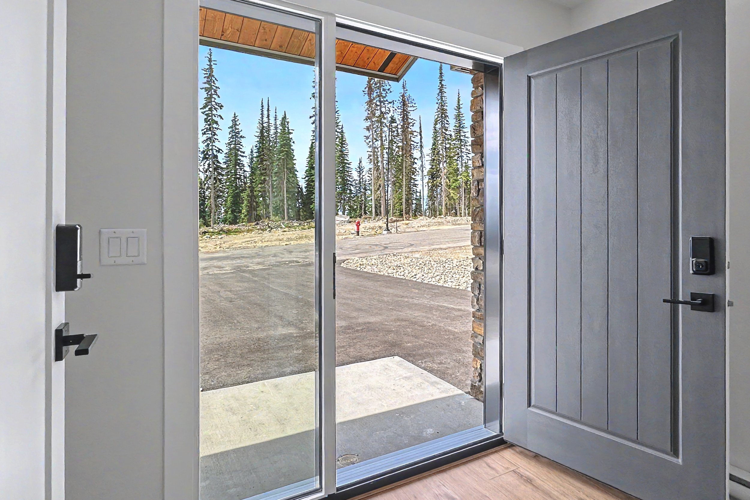 img-85-creekside-trail-duplex-with-suite-big-white-for-sale-10.jpg