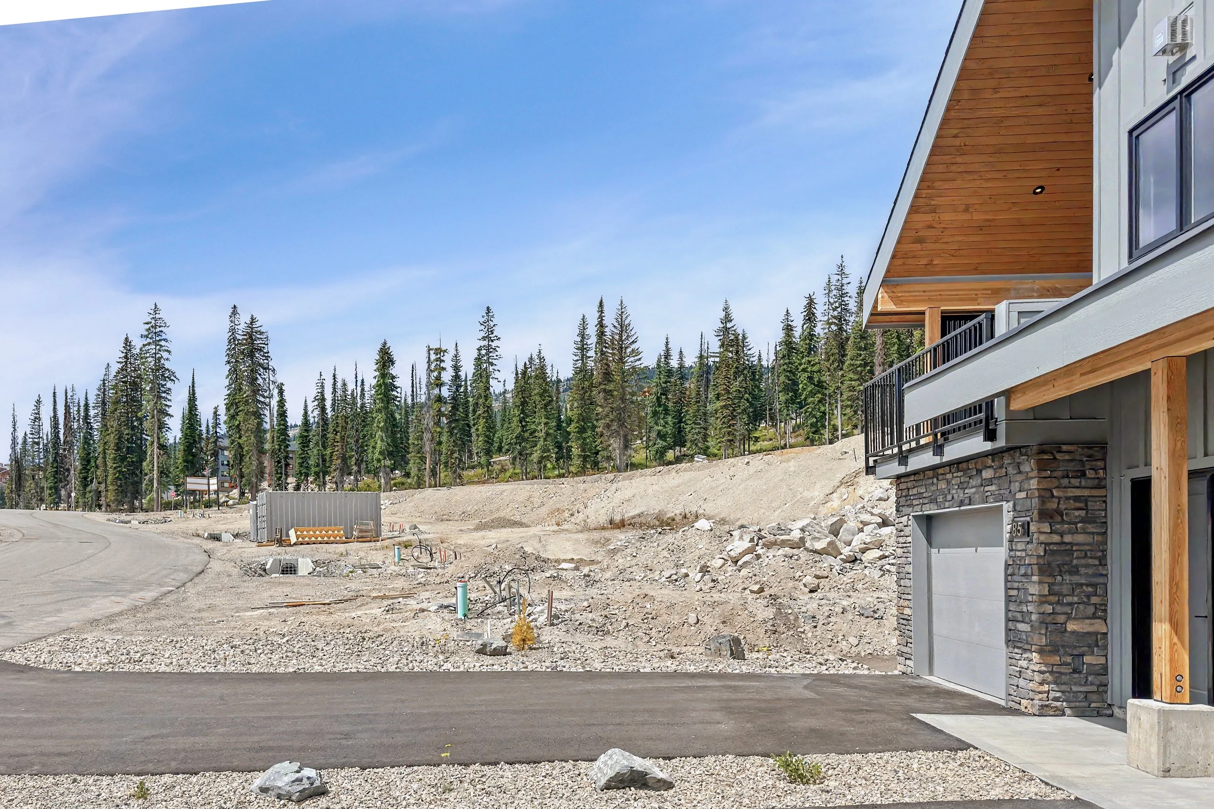 img-85-creekside-trail-duplex-with-suite-big-white-for-sale-9.jpg