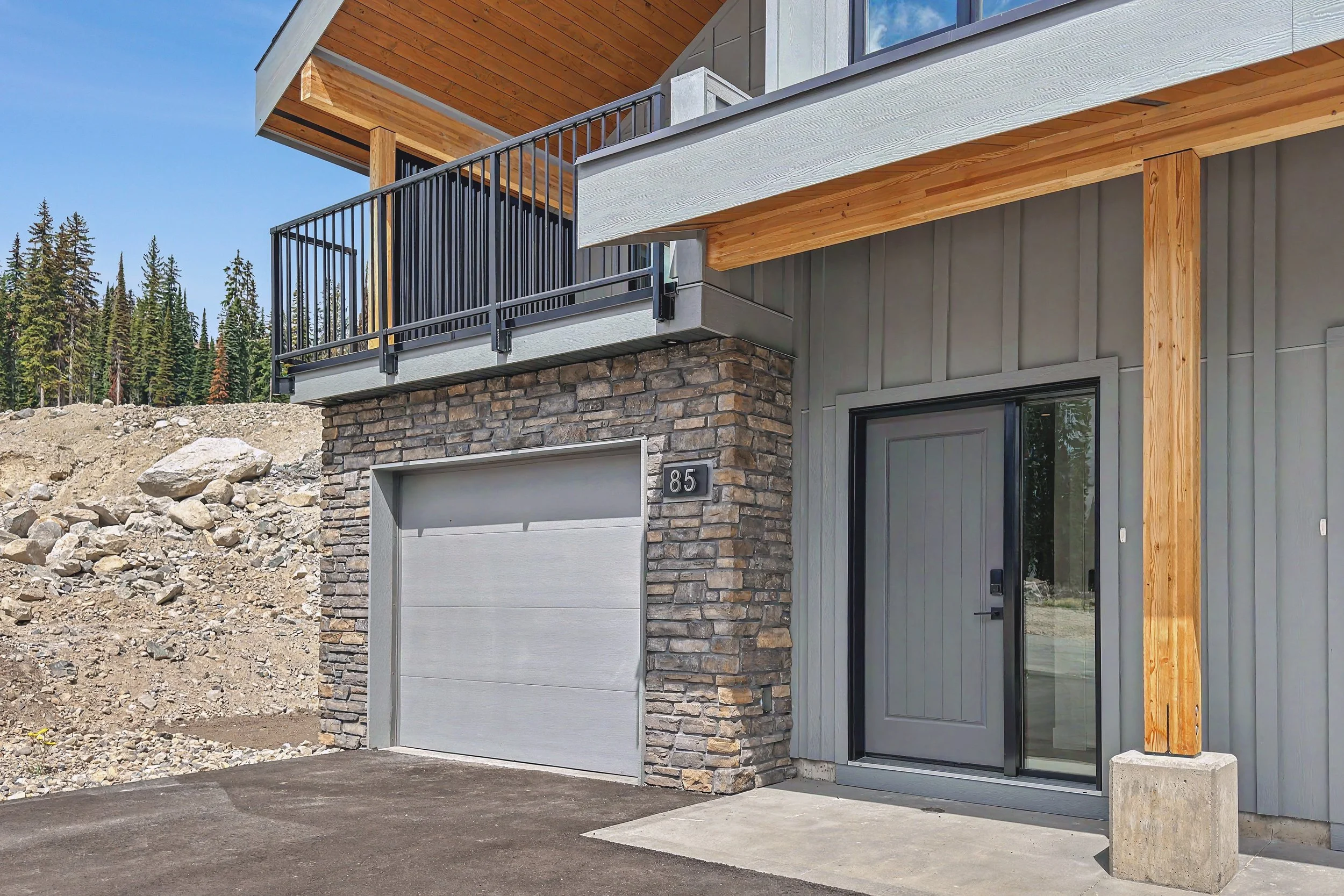 img-85-creekside-trail-duplex-with-suite-big-white-for-sale-8.jpg
