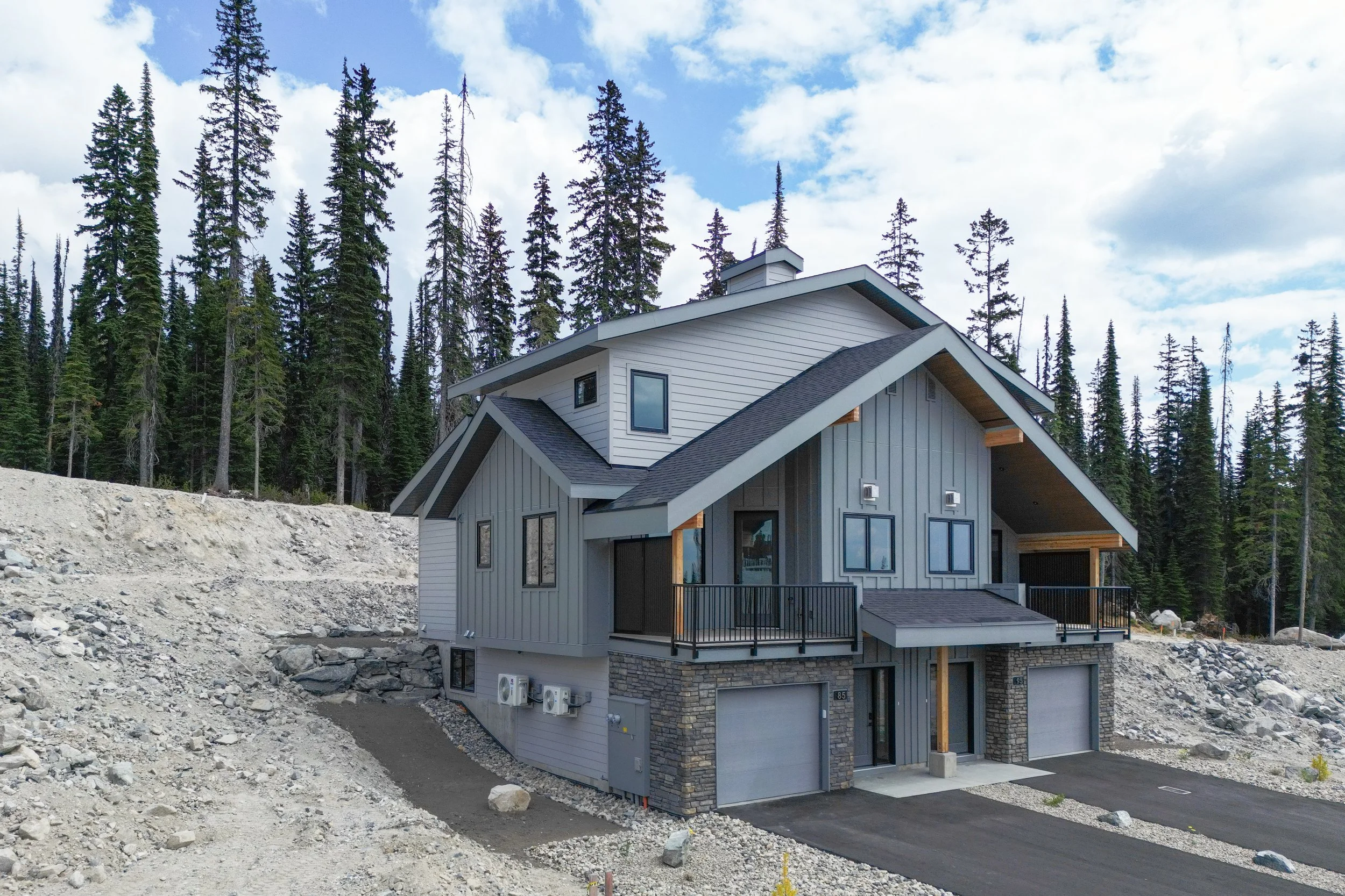 img-85-creekside-trail-duplex-with-suite-big-white-for-sale-1.jpg