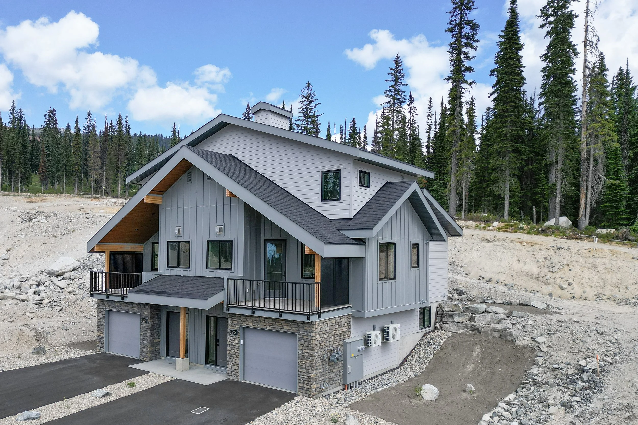 img-85-creekside-trail-duplex-with-suite-big-white-for-sale-4.jpg
