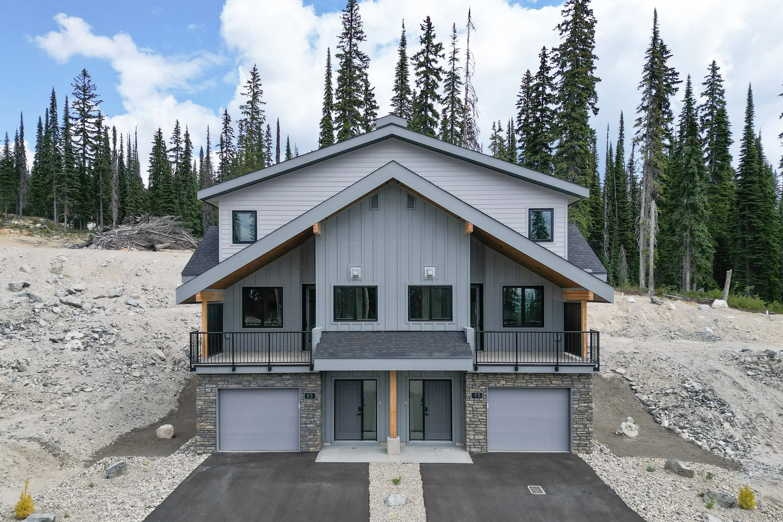 img-85-creekside-trail-duplex-with-suite-big-white-for-sale-3.jpg