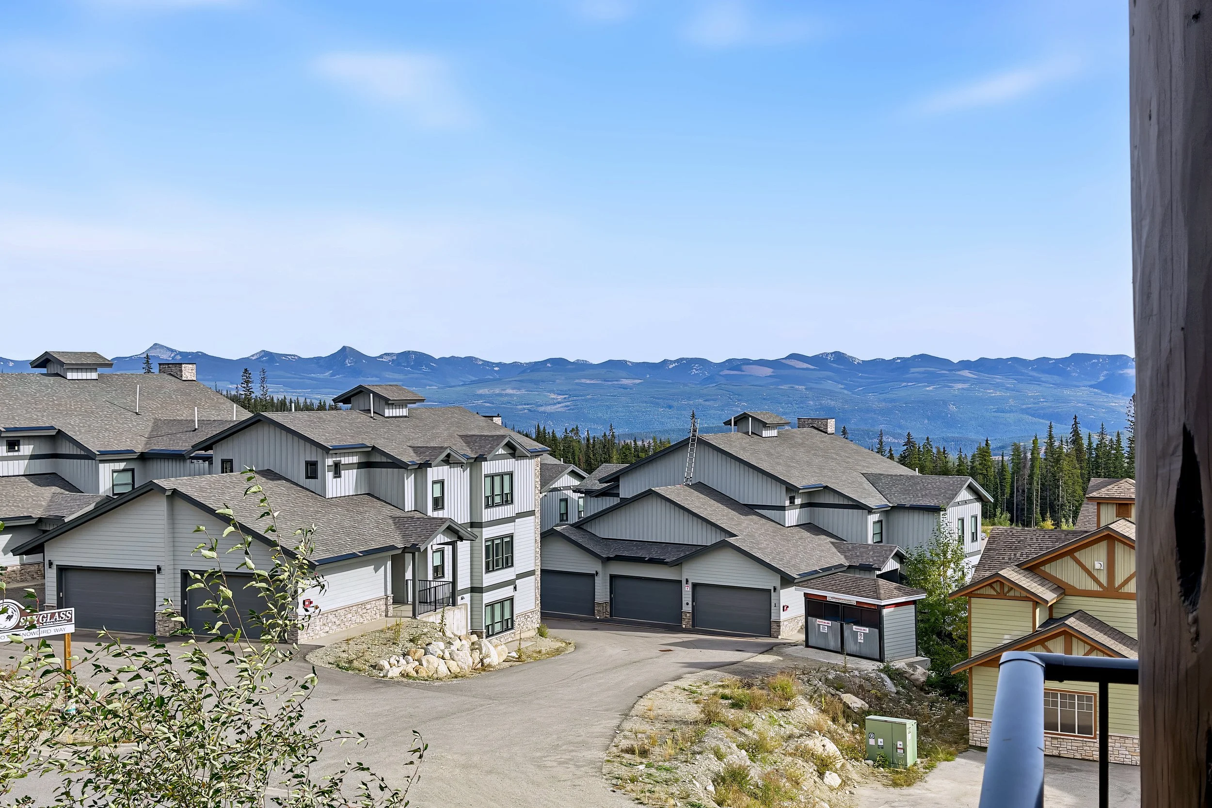 406-5030-snowbird-way-the-raven-big-white-condo-for-sale-05.jpg