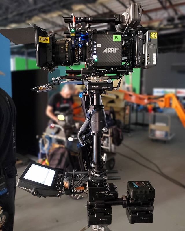 A clean build from a Rooms To Go commercial this last week in Miami. Always enjoy working with this team, and happy for the opportunity to keep coming back!
.
.
.
.
.
#steadicam #setlife #filmlife #cameradepartment #steadicamoperator #steadicamlife #