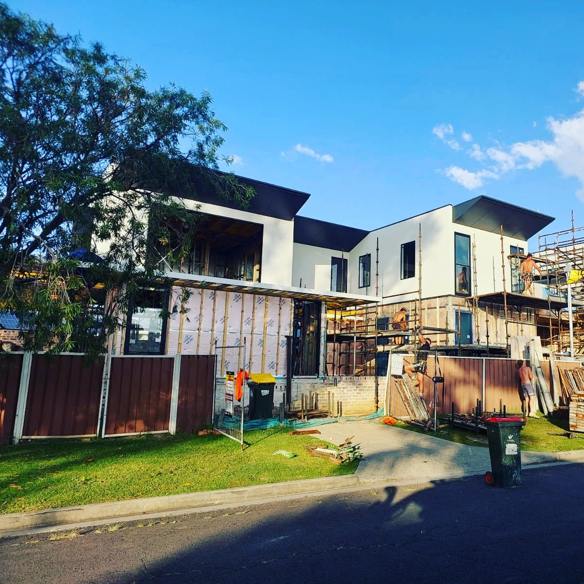 Love a good scaffold reveal. Quality work by @east.built . Now for the ground floor cladding from @weathertexaus