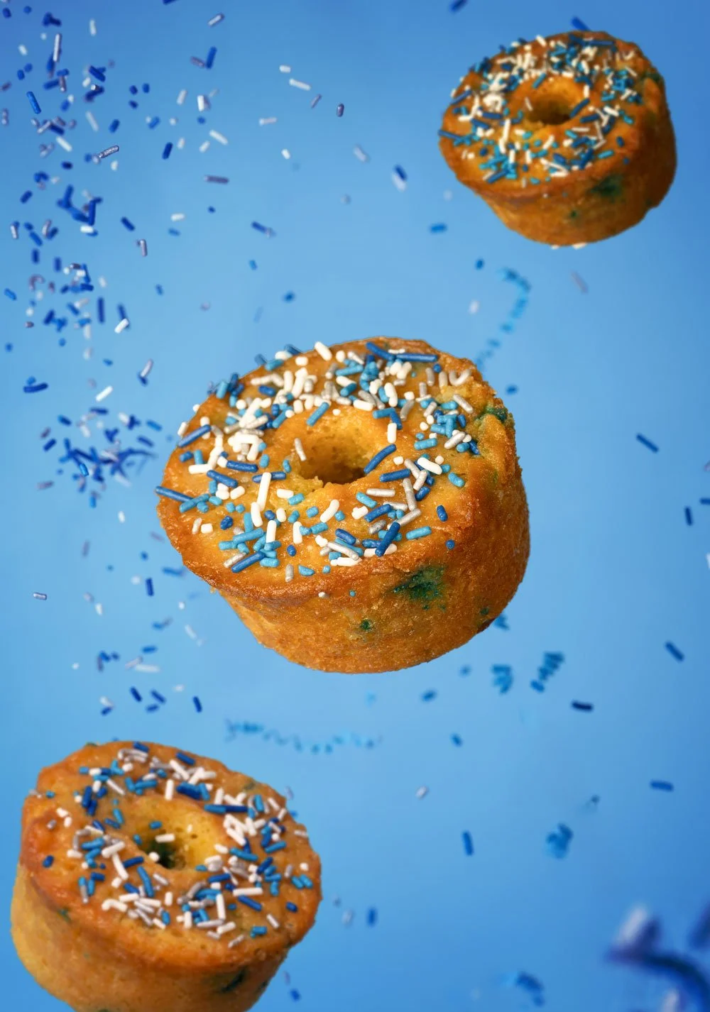 Big-Blue-Cake-Photoshoot_2.jpg