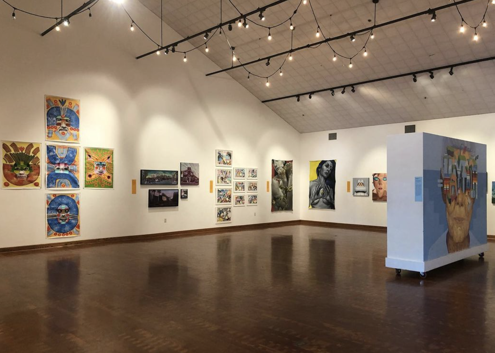 Tierra y Raíces/Earth and Roots