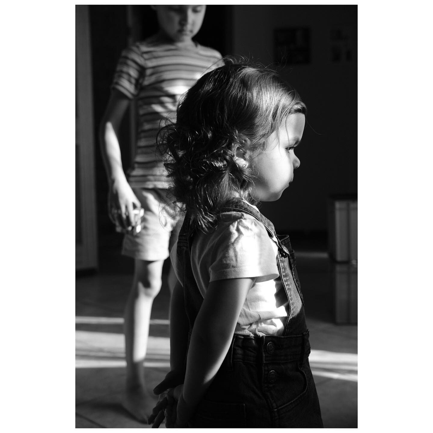 Our little old lady!
⠀⠀
Our 2 year old likes to walk around with her hand tucked behind her back at times. She behaves like a sweet little old lady at times ❤️
&bull;
&bull;
&bull;
#xt3 #fuji35mmf2 #socialdocumentary  #candidphotographer  #candidphot