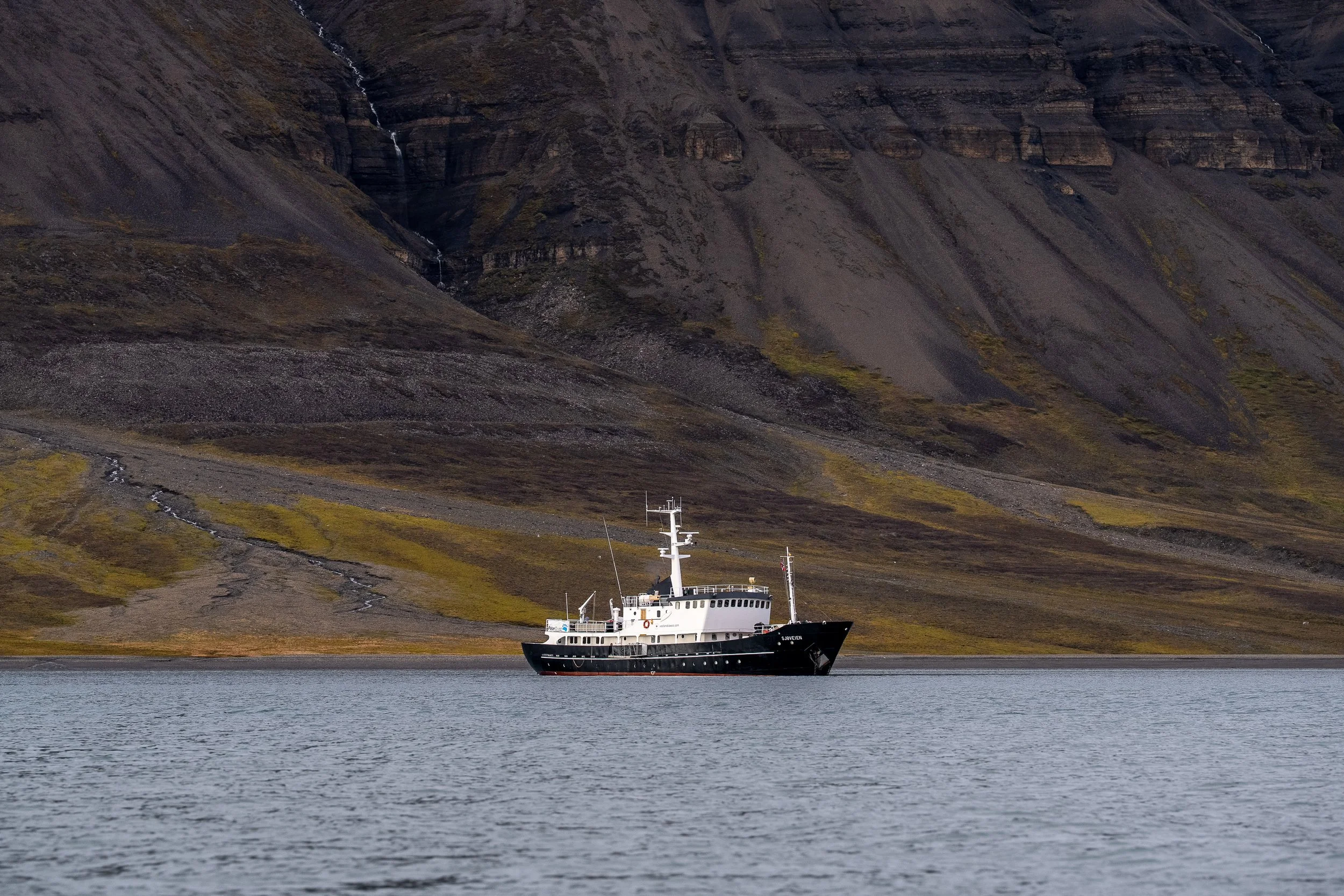 Boat_Svalbard_HarrisDro3-9.jpg