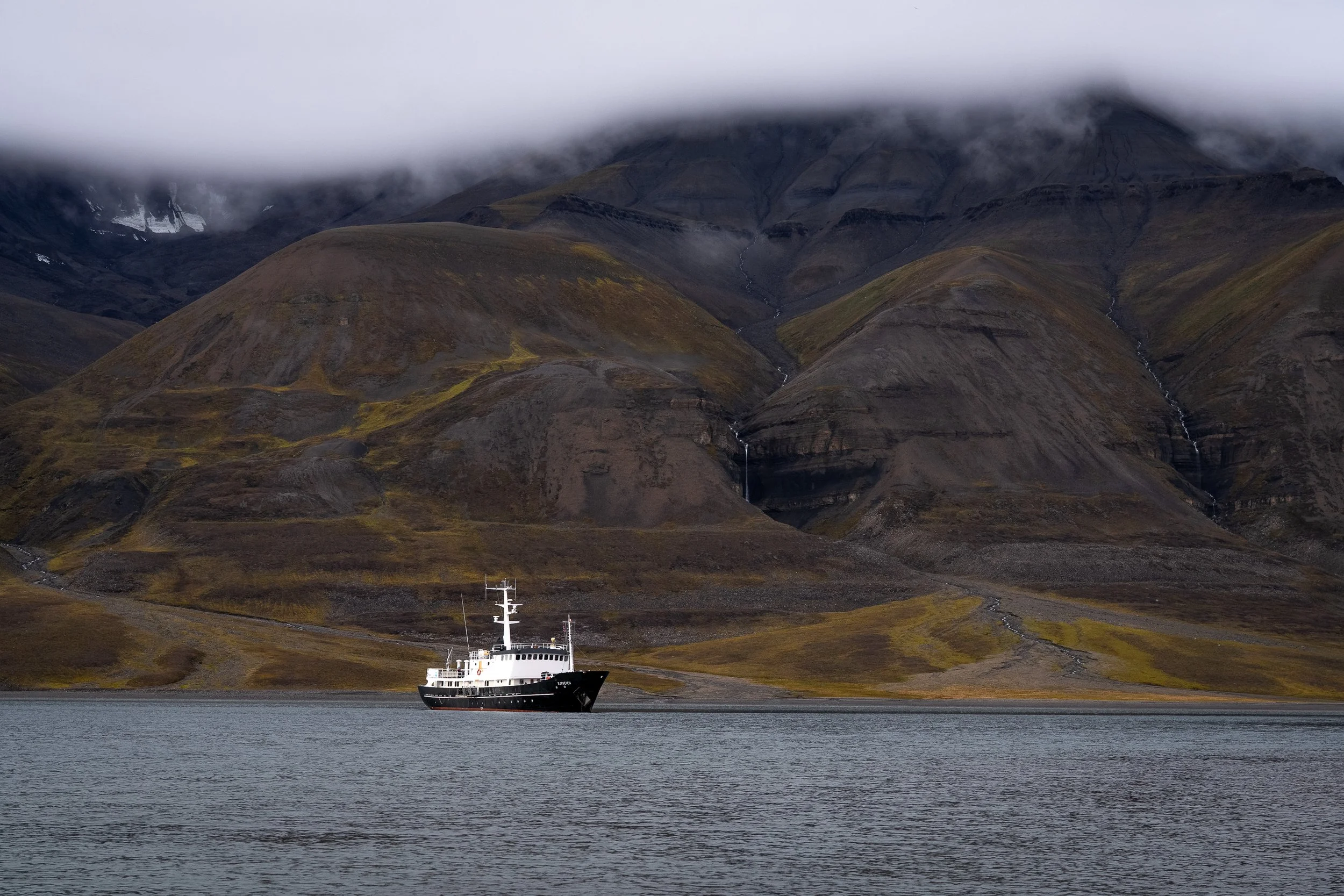 Boat_Svalbard_HarrisDro3-11.jpg