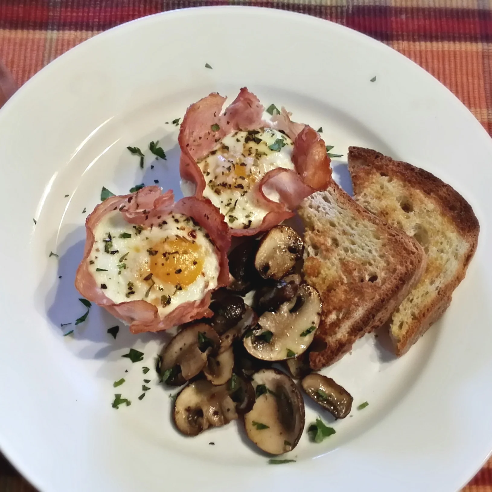 Baked Eggs in Ham Cups with Sauteed Mushrooms