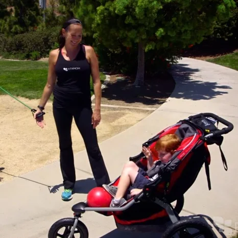  BOB Gear &amp; FIT4MOM Stroller Exercises – 3 Lunges ft. High Fives