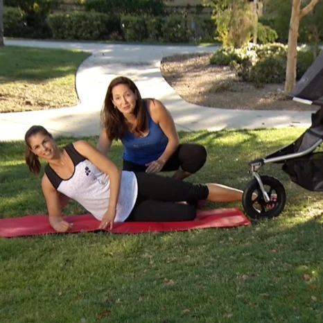  BOB Gear &amp; FIT4MOM Stroller Exercises – Side Planks with Toe Taps