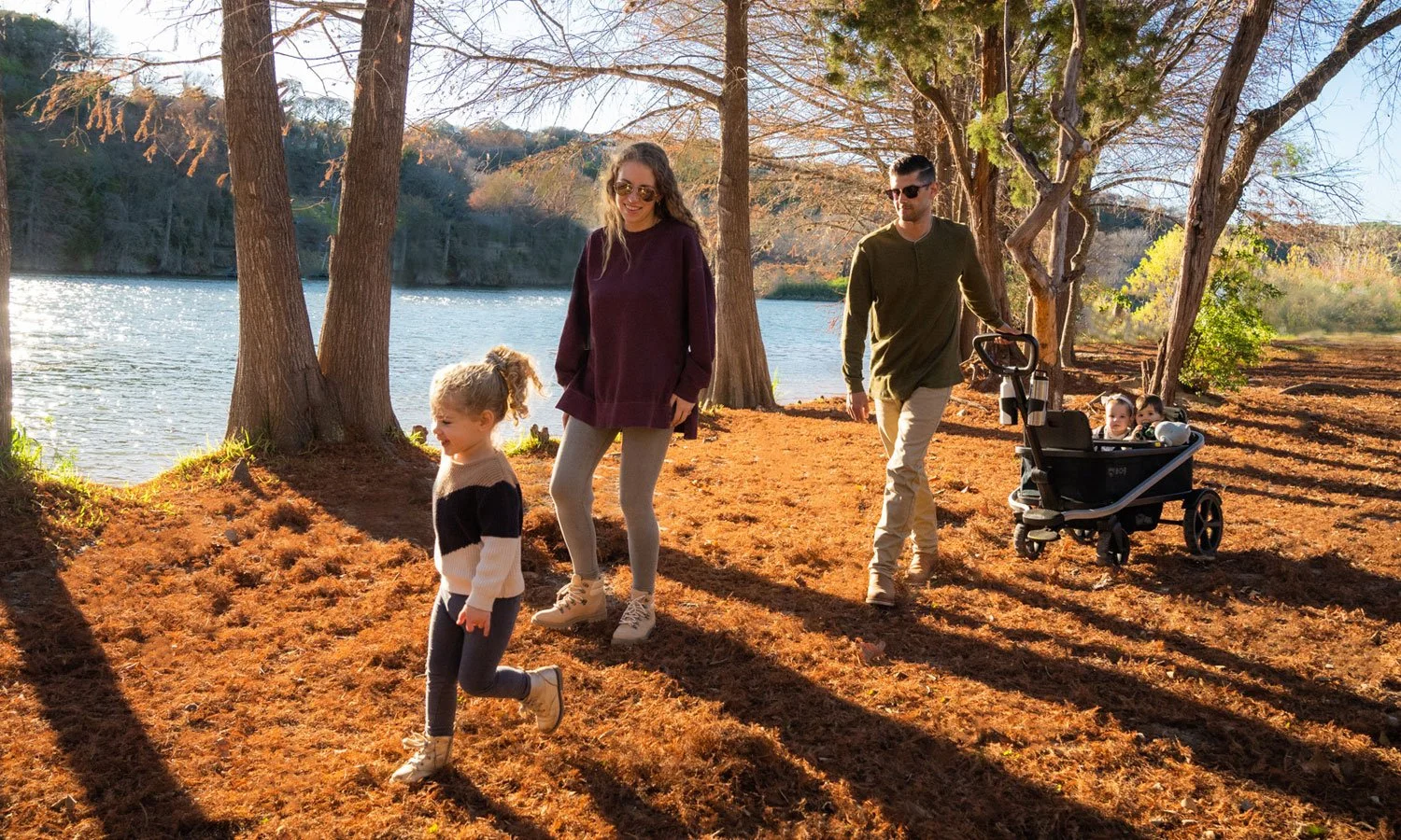father-pulling-renegade-wagon-along-a-hiking-trail.jpg