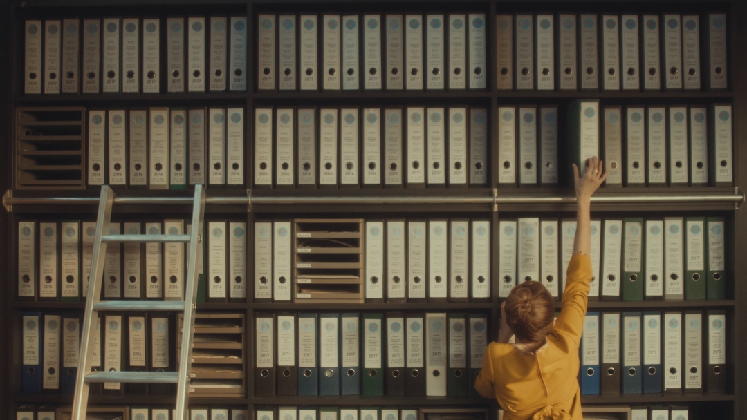 SAP-machine-learning-setdesign-wes-anderson-her-hairdryer-swimming-oink-office-oldskool3.jpg