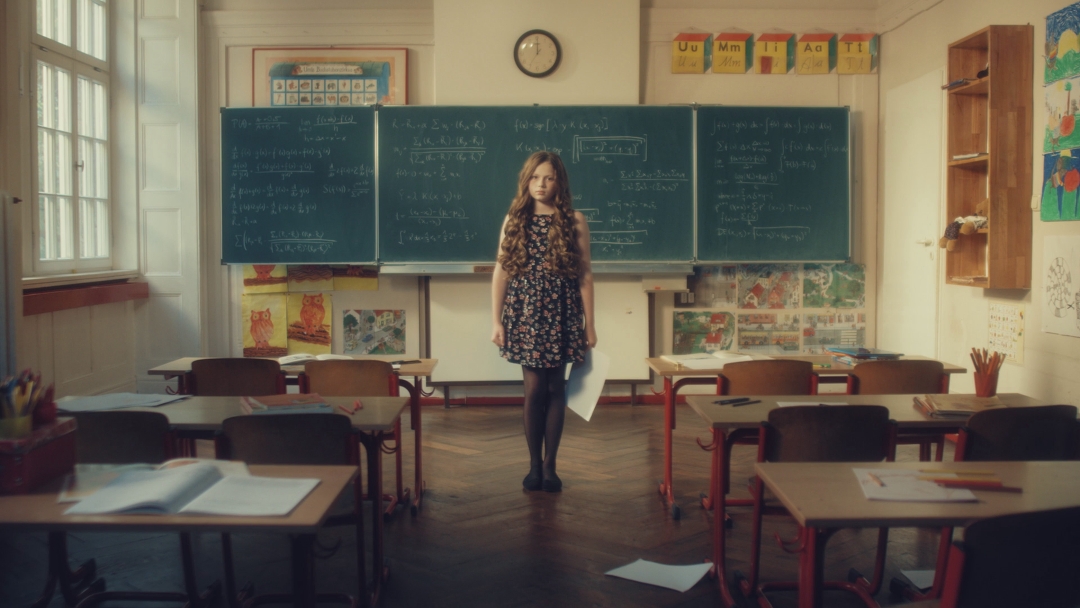 SAP-machine-learning-setdesign-wes-anderson-her-hairdryer-swimming-oink-office-oldskool10.jpg