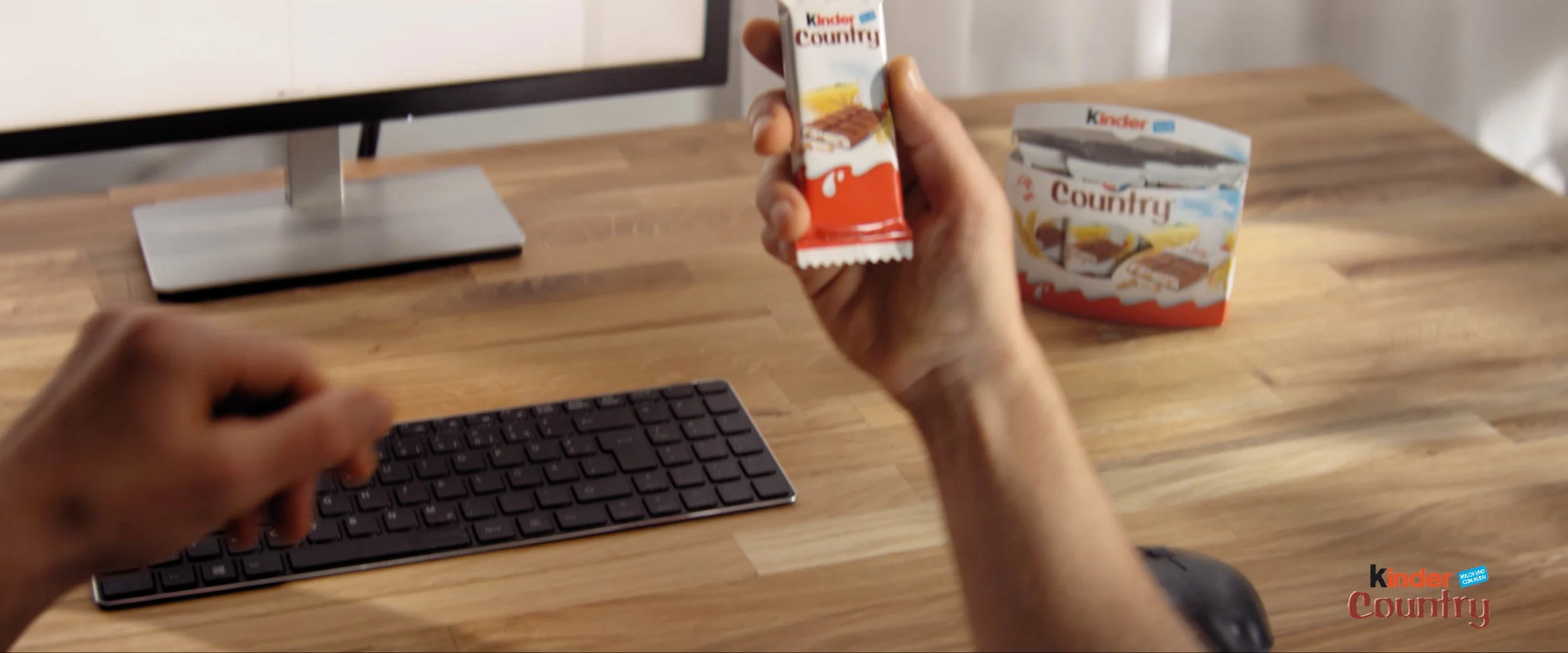 Kinder-Country-Ferrero-Product-Shot-Filmstill_01.jpg