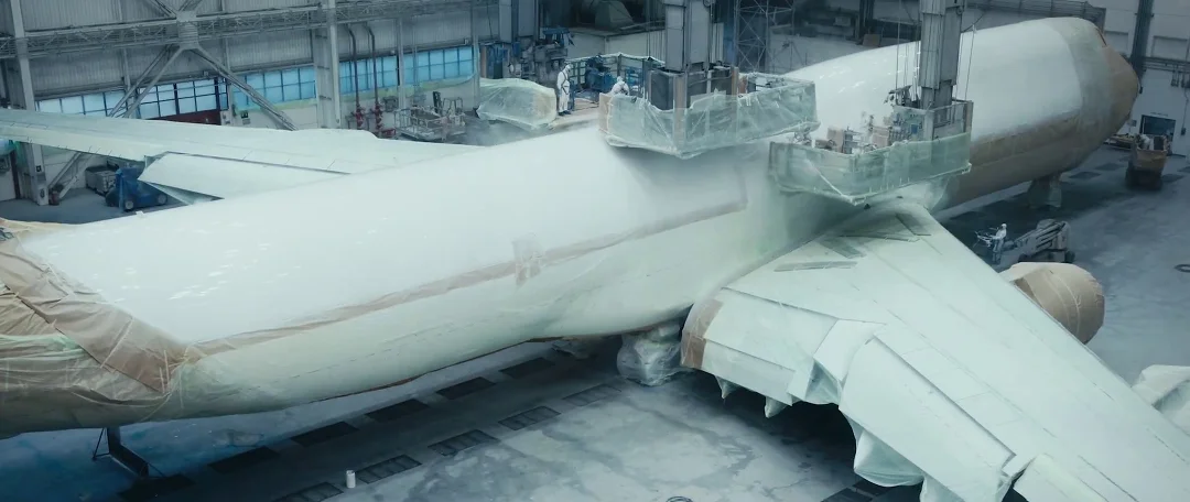 lufthansa-new-livery-beklebung-a380-rom-flugzeug-hangar-timelapse7.jpg