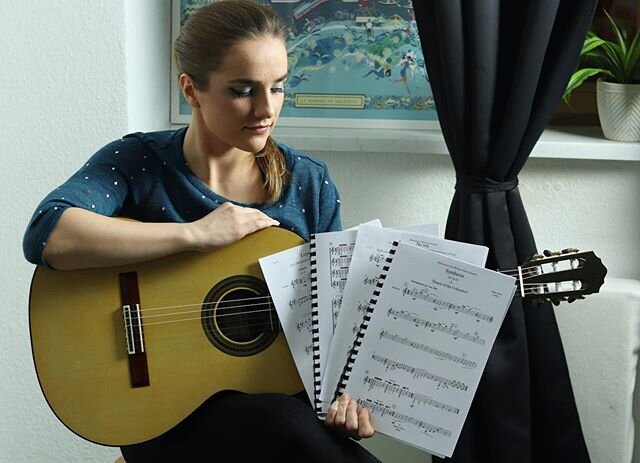 Working on some new repertoire while being stuck in quarantine! 😍🎶 Here&rsquo;s some exciting commissioned pieces by @sanjaplohlmusic, Timotej Kosovinc and Sean Robert Silva. ☺️ #classicalguitar #classicalguitarist #commissionedart #classicalmusic 