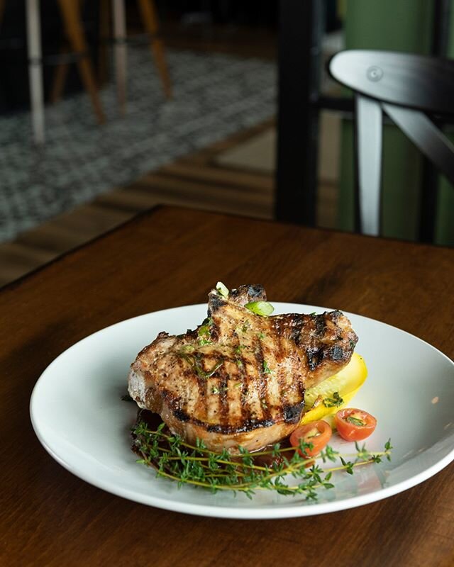 Fresh off the FoodSmith Pub grill 🍽 Menu Feature Grilled Pork Chop (GF) with Herbed Goat Cheese, Grilled Vegetables and Tomato Basil Salad. ⠀⠀⠀⠀⠀⠀⠀⠀⠀
.⠀⠀⠀⠀⠀⠀⠀⠀⠀
.⠀⠀⠀⠀⠀⠀⠀⠀⠀
Dine In | Patio Seating | Takeout | Open Daily 11:00 - 9:00 | Kitchen Hours 1