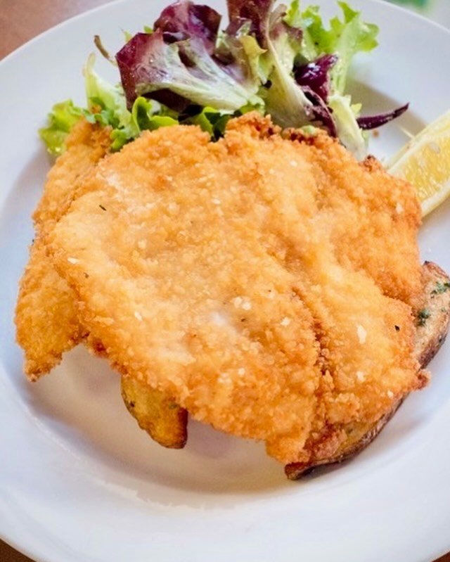 We know it has been on your mind😋 Today is Schnitzel Day at FoodSmith Bistro Pub, stop in and get some of this delicious Austrian authentic cuisine or simple take it home and enjoy on your patio with a glass of Gr&uuml;ner Veltliner.
#schnitzel #fig