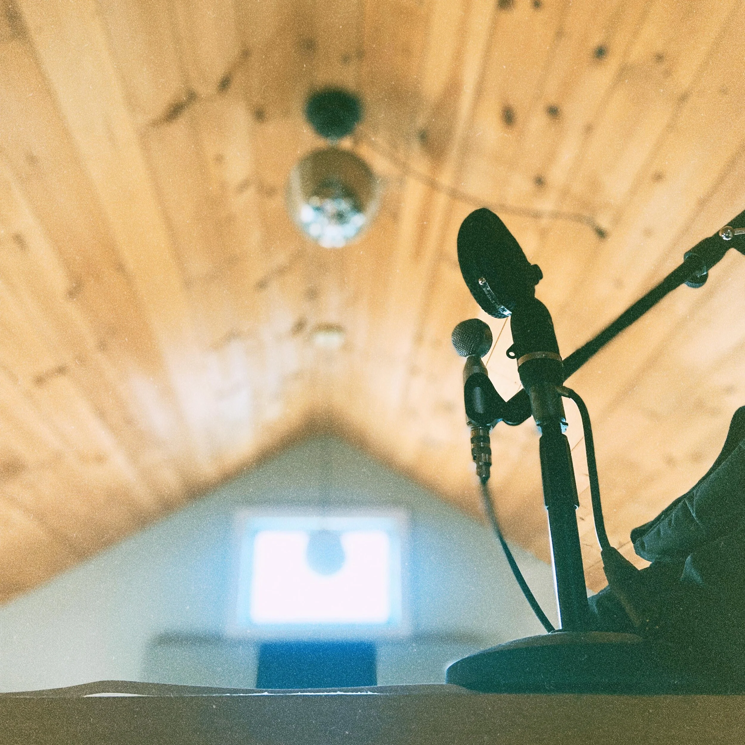 Placing room mics. 🪜

Been digging these two together. Coles pointed at the kit, beyer m130 picking up the sides. These beyers are really hefty, gritty ribbons, often too much when pointed straight at sources with a lotta midrange. But beautiful for