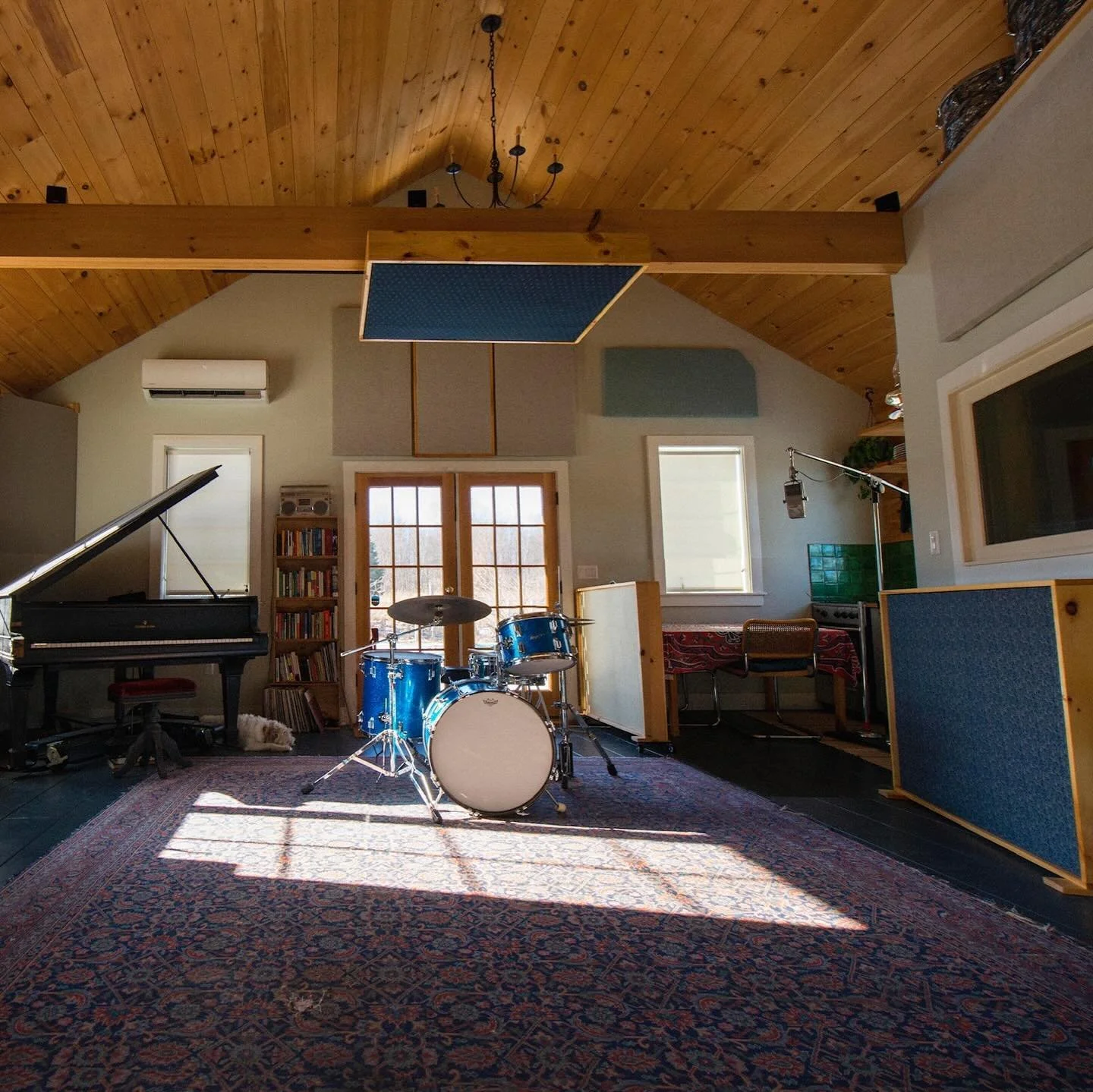 Some bittersweet news to loose on the feed: as of 8/14, the beautiful pool house at the foot of the meadow ceased to be the studio &lsquo;Welterweight Sound&rsquo;. 🫠

I&rsquo;ve never been so intimately connected to a space. To have designed it, he