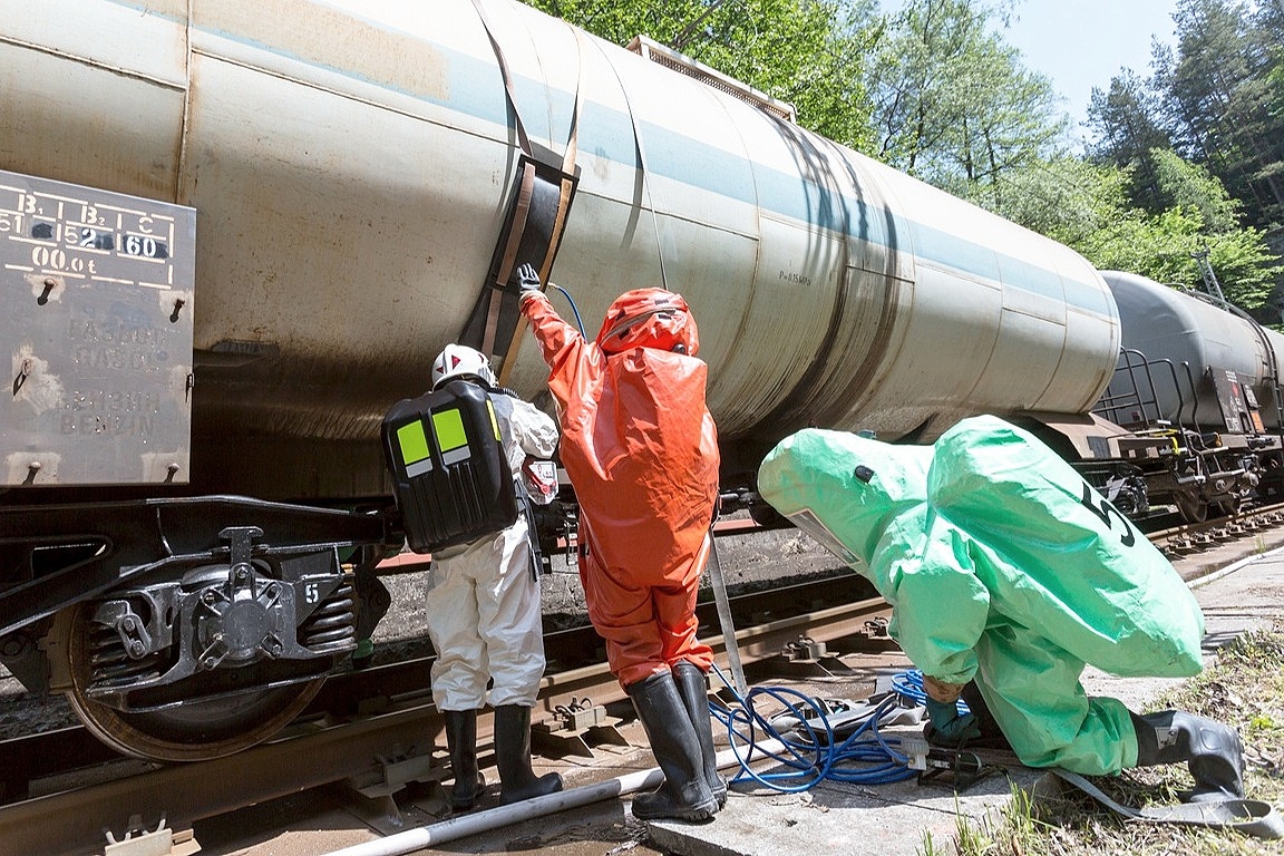 DOT%2BCompliance%2BTips%2BTransporting%2BHazardous%2BMaterial.jpg