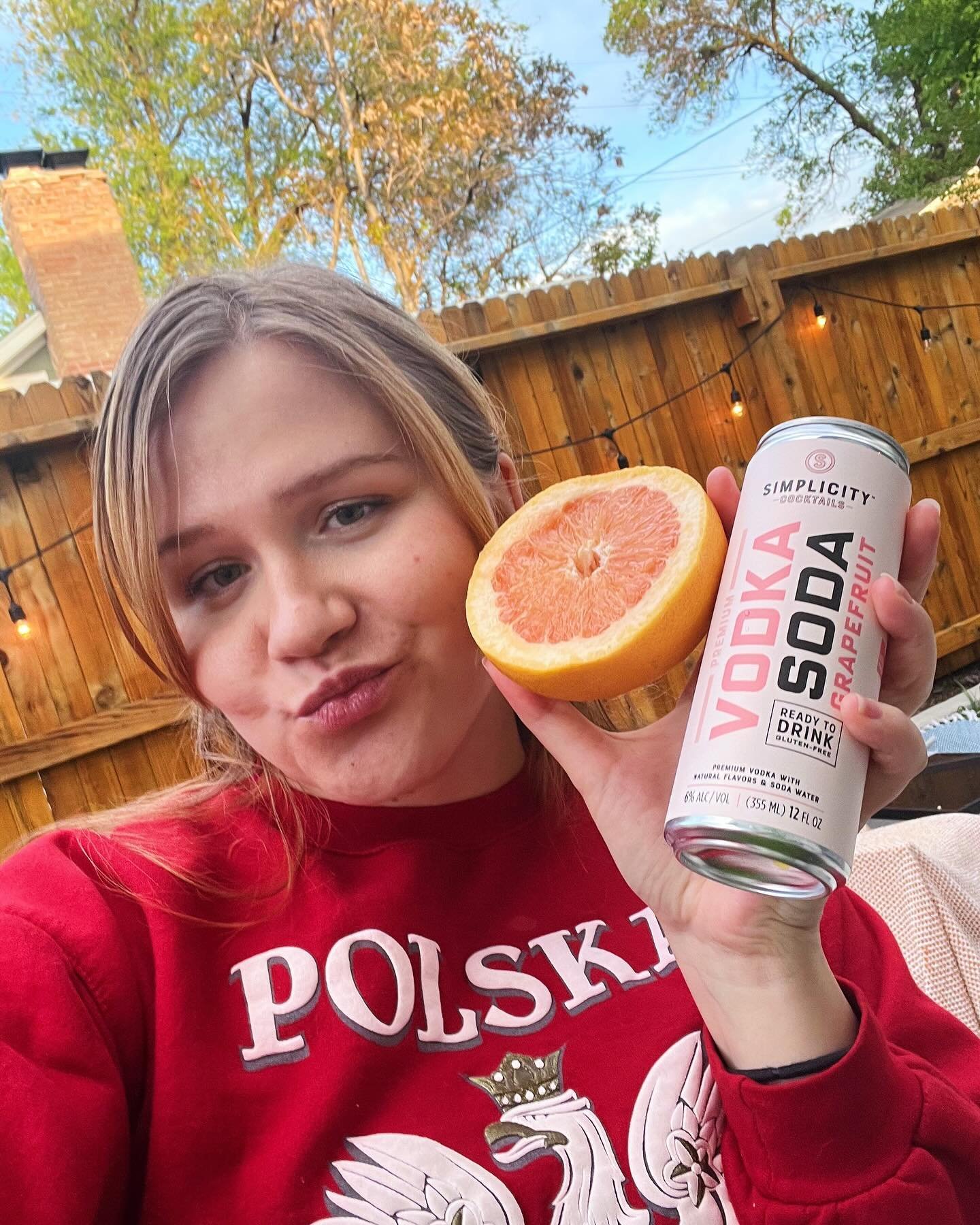 Sweet and sour - because duck face is still in! Pick some Vodka Soda Grapefruit up this weekend at the micro lab 🩷