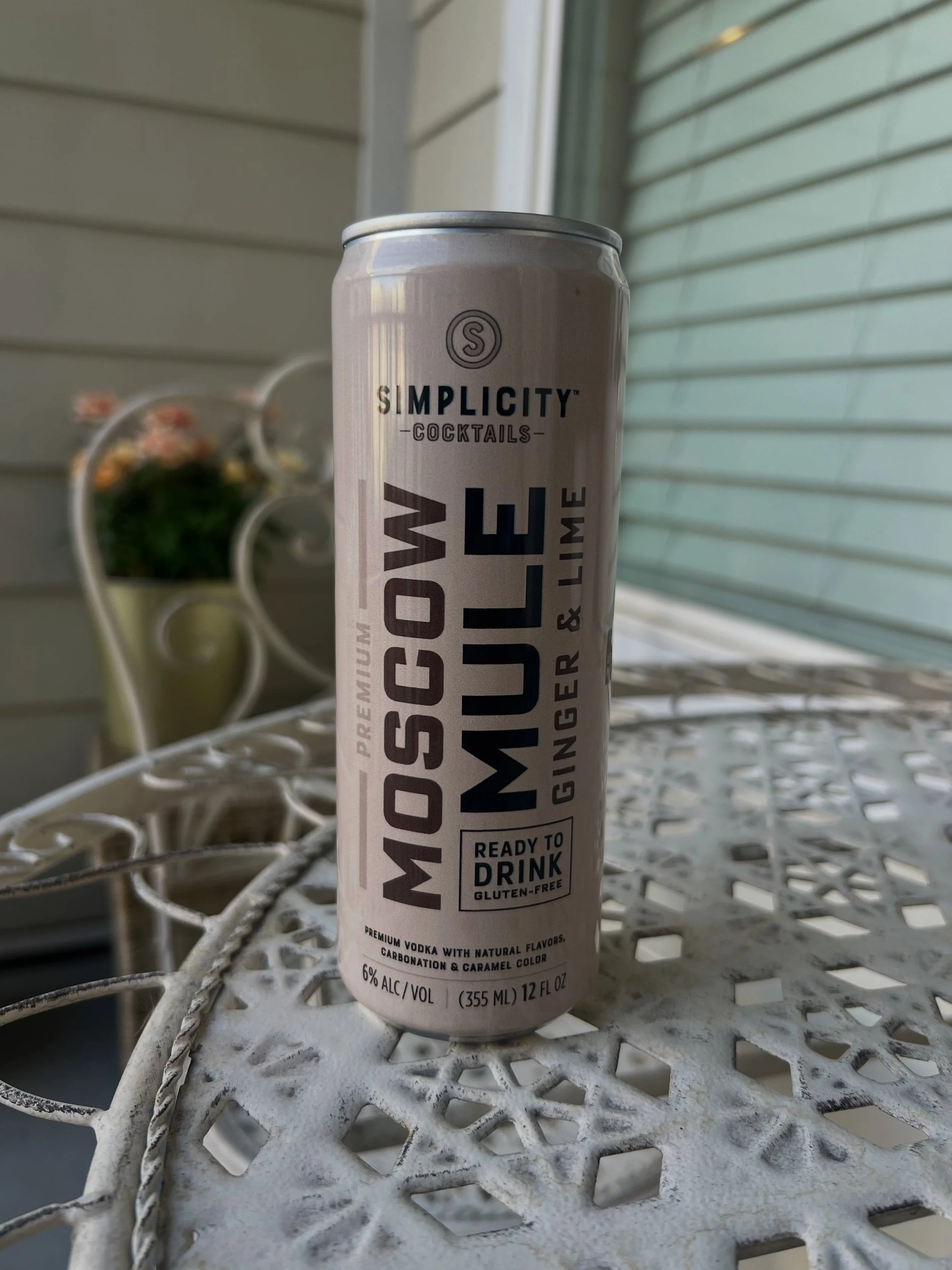 Patio season is here 🧺 grab a Moscow Mule and enjoy the weather!
