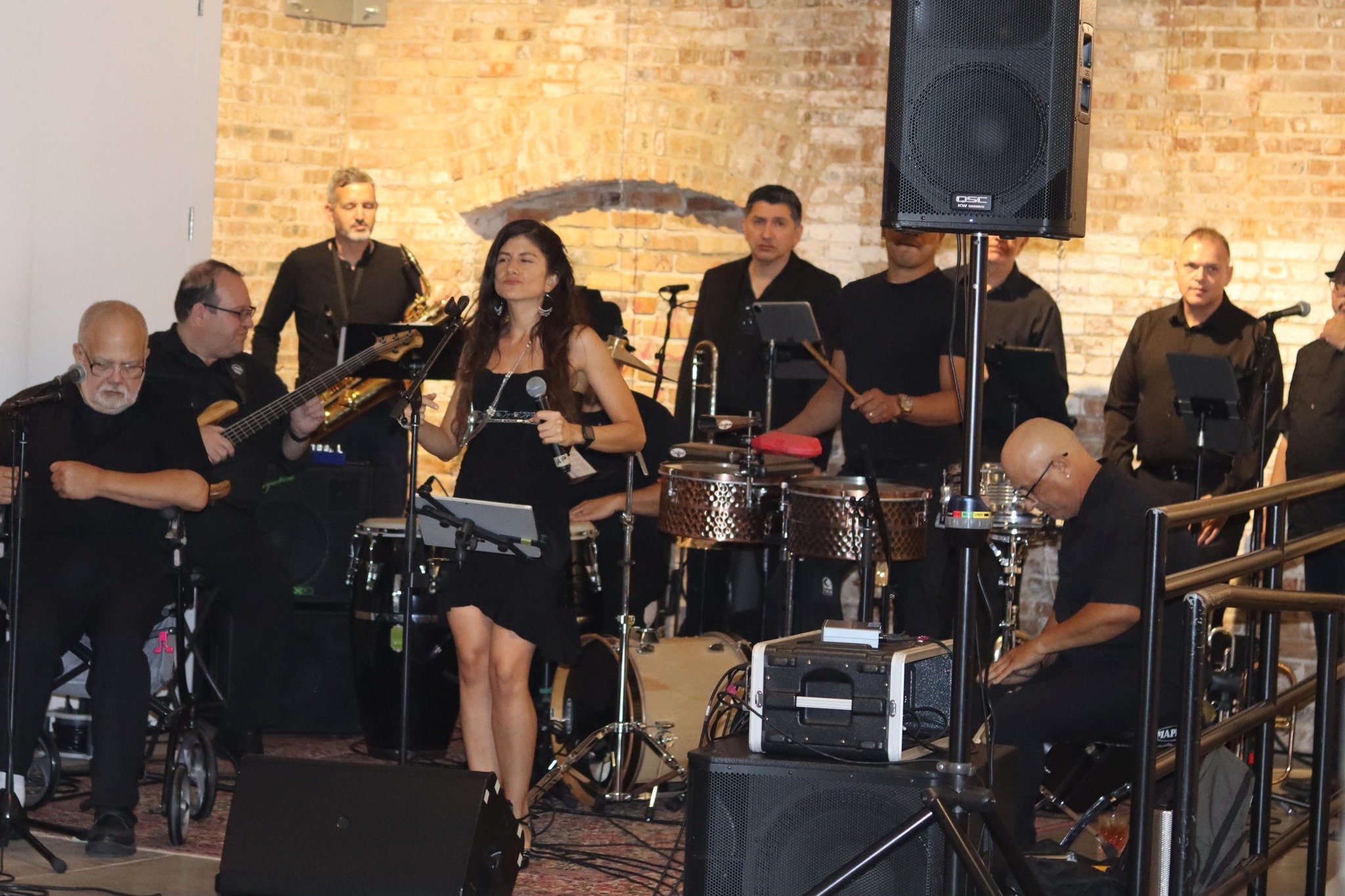 Bailando con las REINAS y Grupo Candela @jisley1987 @ginabarbosa18