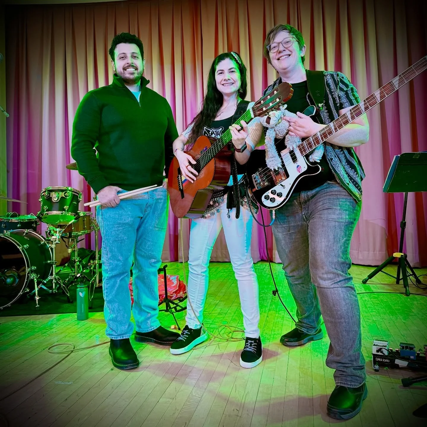 It was a fun day at Kids in the Rotunda 🥰 @6uitar6irl @santiagoverdugo98 thanks for playing with me