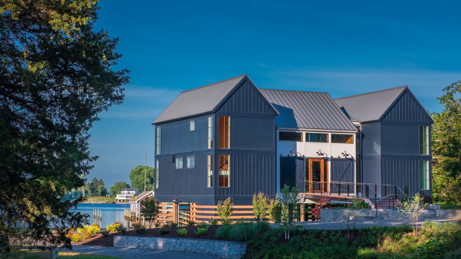 the-rappahannock-river-company__virginia-irvington__homes__carter-creek-contemporary__exterior-water.jpg