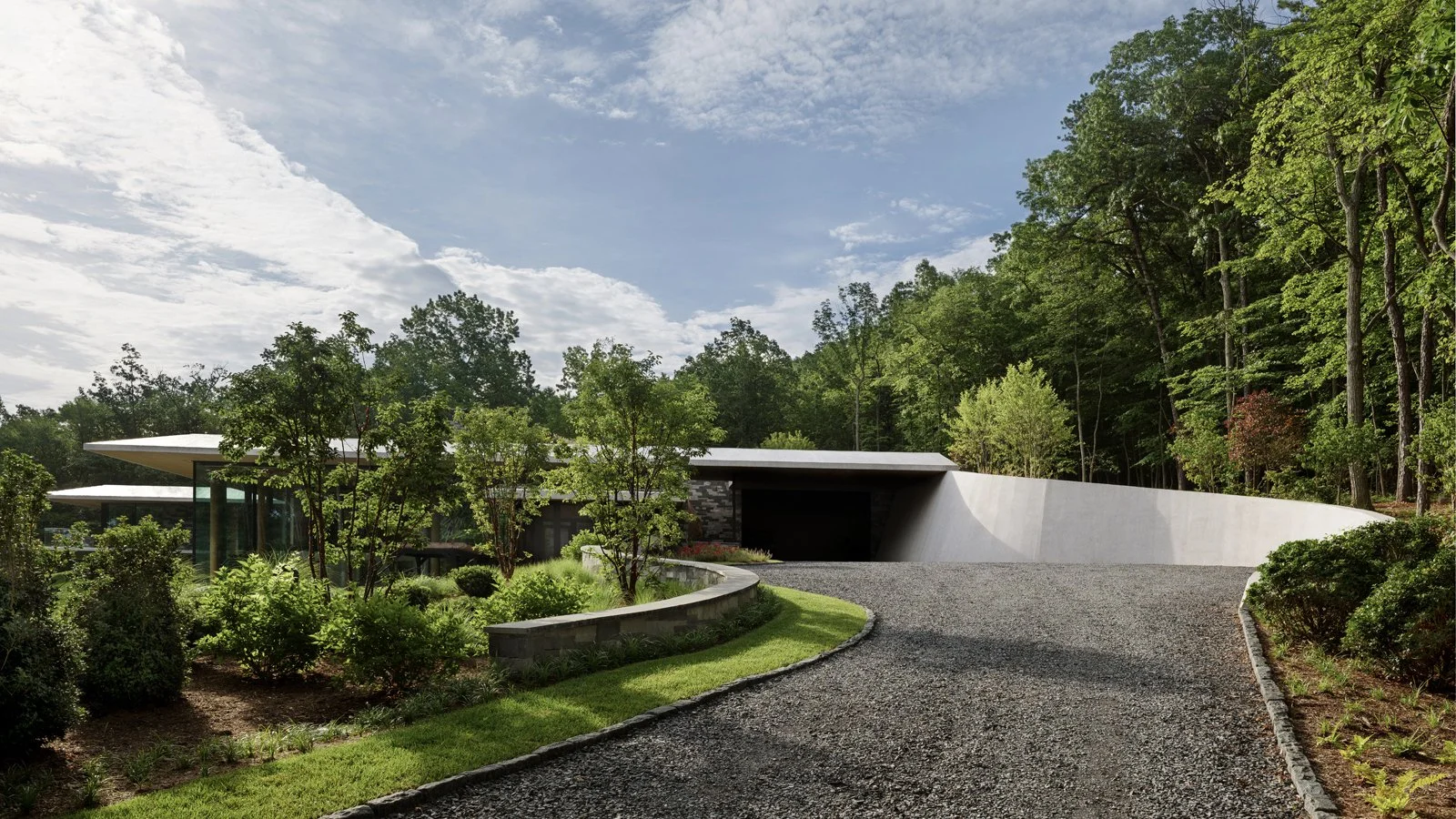 the-rappahannock-river-company__virginia-bluemont__homes__shenandoah-modern__exterior-driveway.jpeg